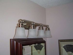 There are many bathroom lighting fixtures to choose from.