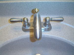 Single Handle Faucets versus Dual Handle Faucets
