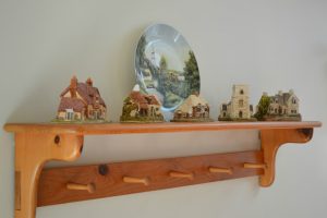 Wooden Shelf with Lilliput Lane Miniature Cottages
